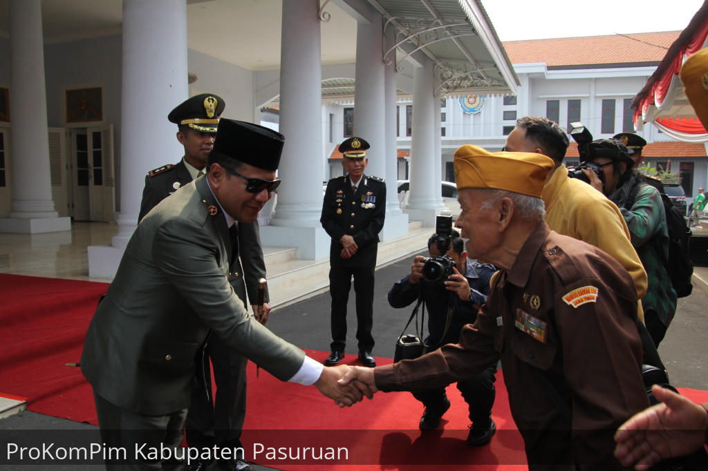 Pj. Bupati Nurkholis: Peringatan Hari Pahlawan Bukan Sekedar Seremonial, Tapi Harus Diimplementasikan Sesuai Jaman