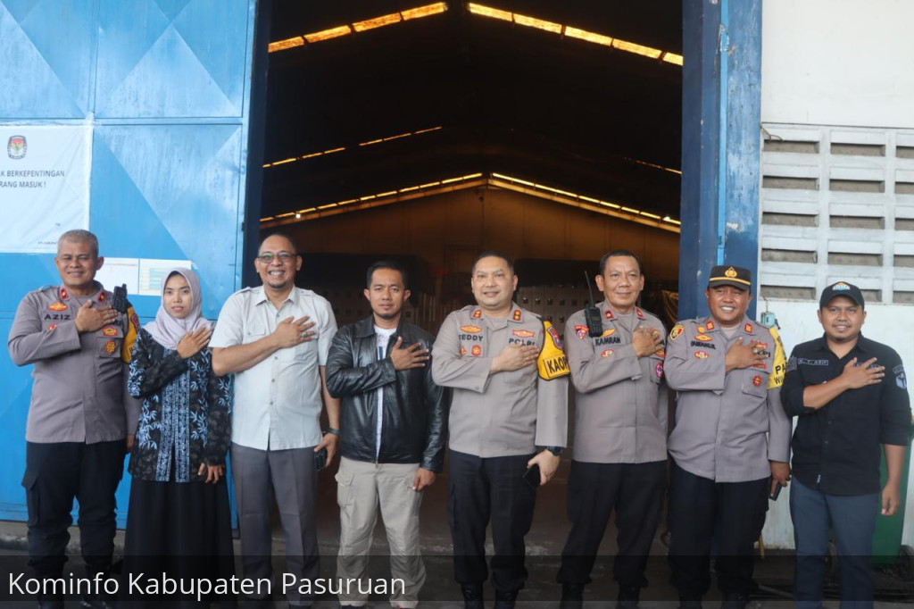 Polres Pasuruan Pastikan Logistik Pilkada Serentak di Gudang KPU, Aman
