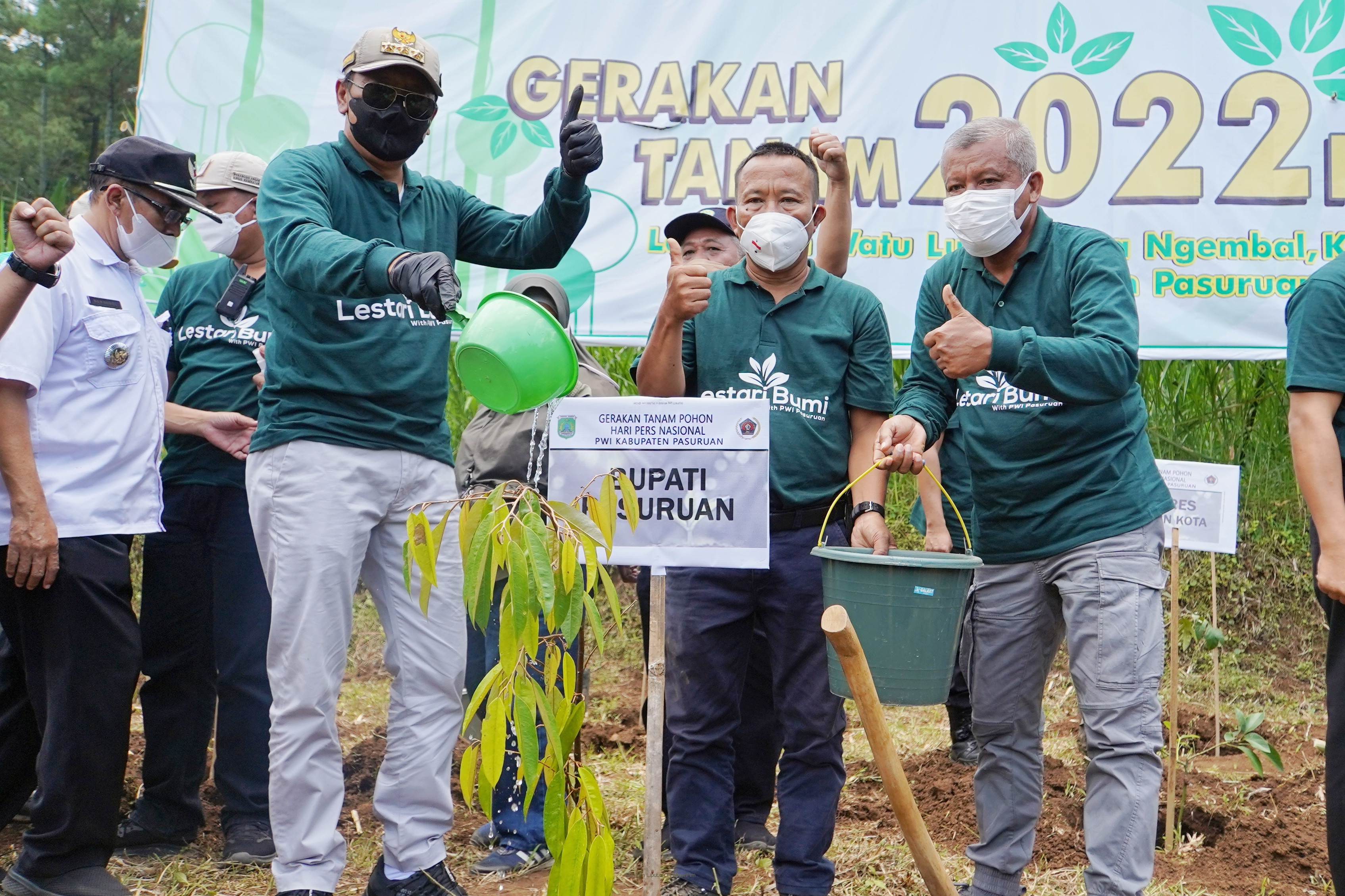 Bupati: Gerakan Tanam Pohon Inisiasi PWI Pasuruan Sesuai  Konsep Pembangunan Lingkungan  