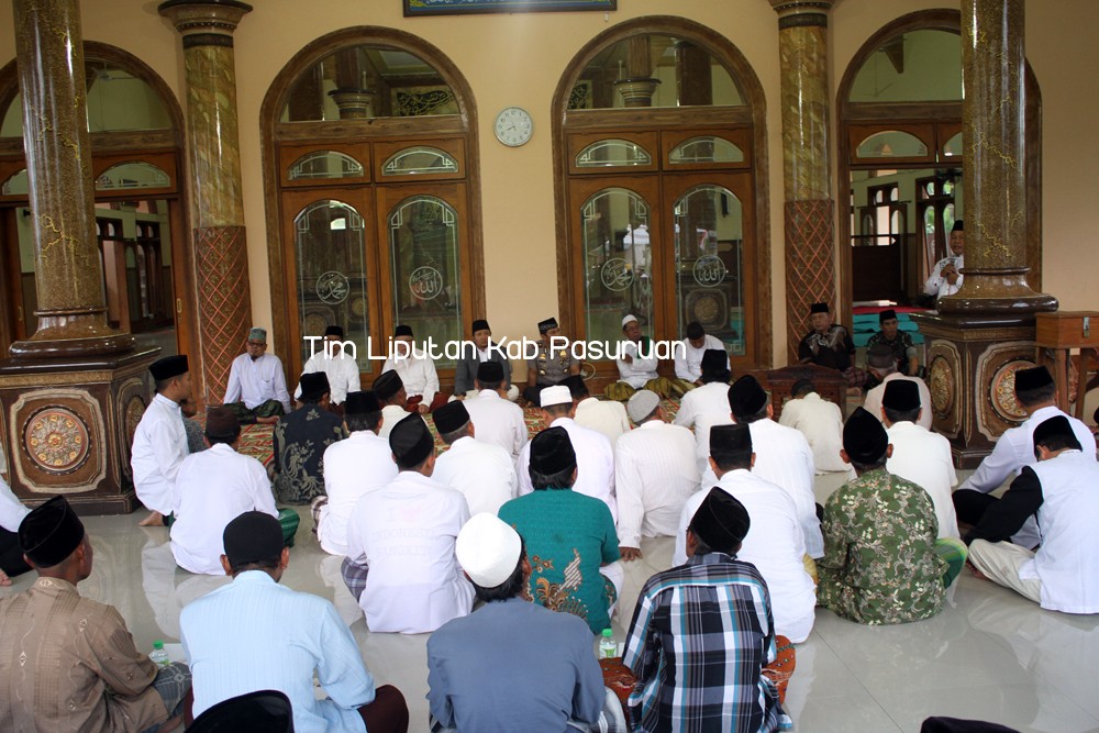 Safari Ramadhan Pertama, Bupati Irsyad dan Wabup Gagah Buber Bersama Masyarakat Lekok