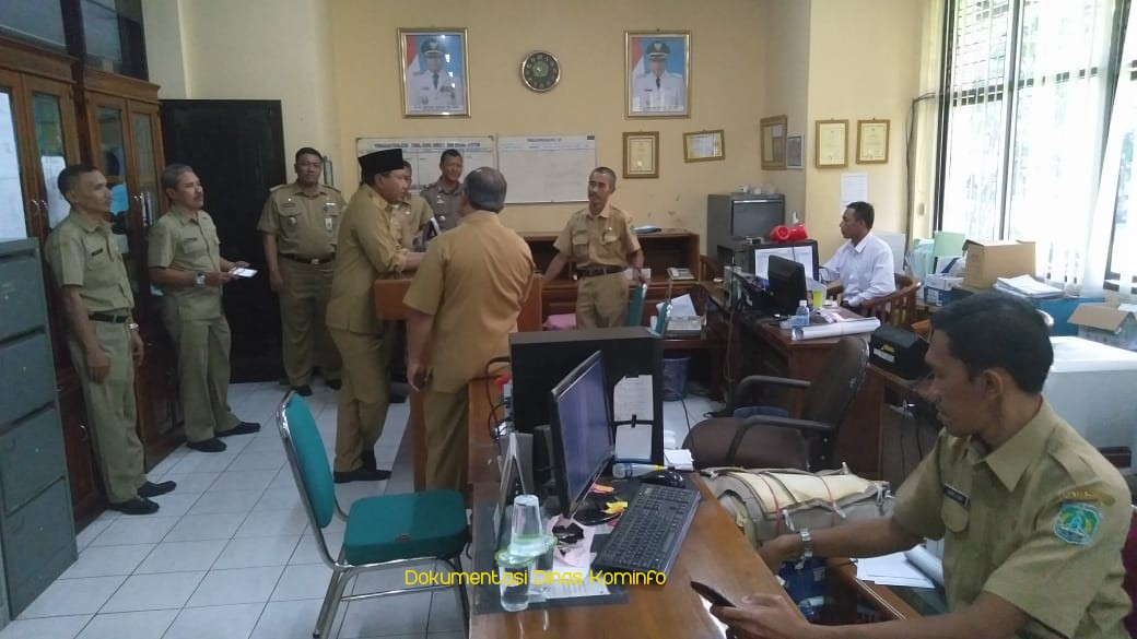 Pantau Kehadiran Karyawan, Bupati Irsyad Yusuf Sidak OPD