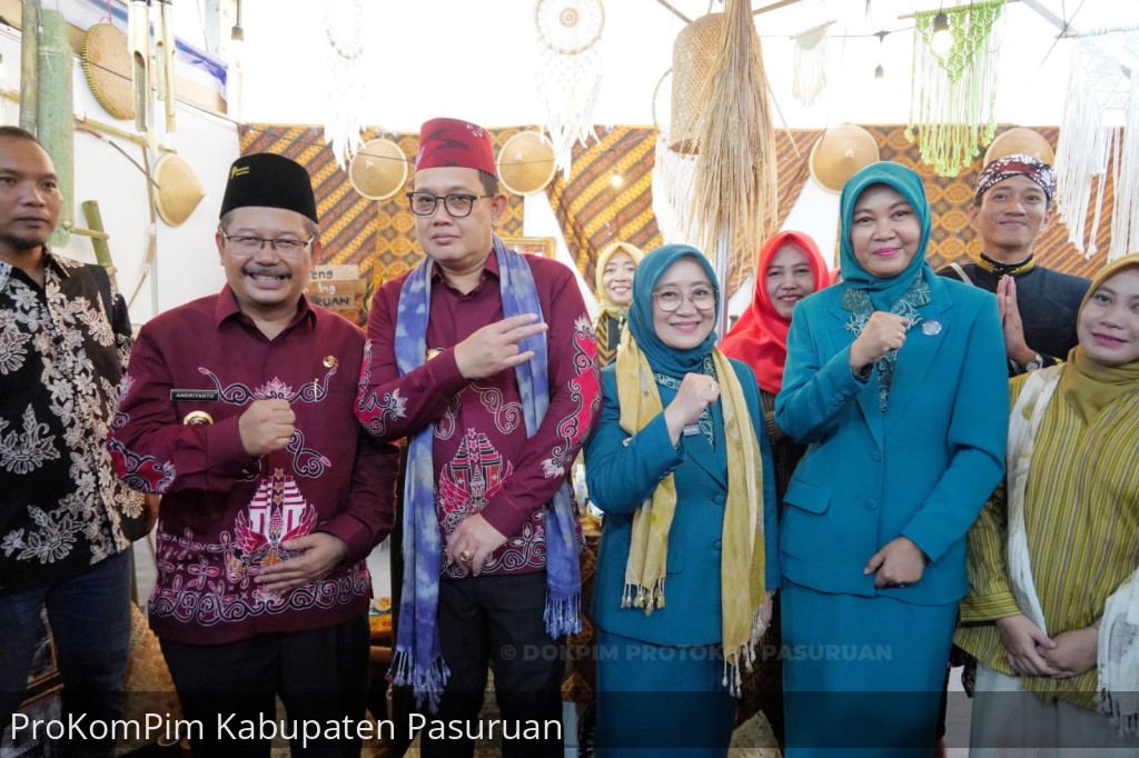 Puncak Peringatan BBGRM XXI dan HKG PKK ke-52 Provinsi Jatim, Stan Gelar Produk UMKM Kabupaten Pasuruan Dipadati Pengunjung