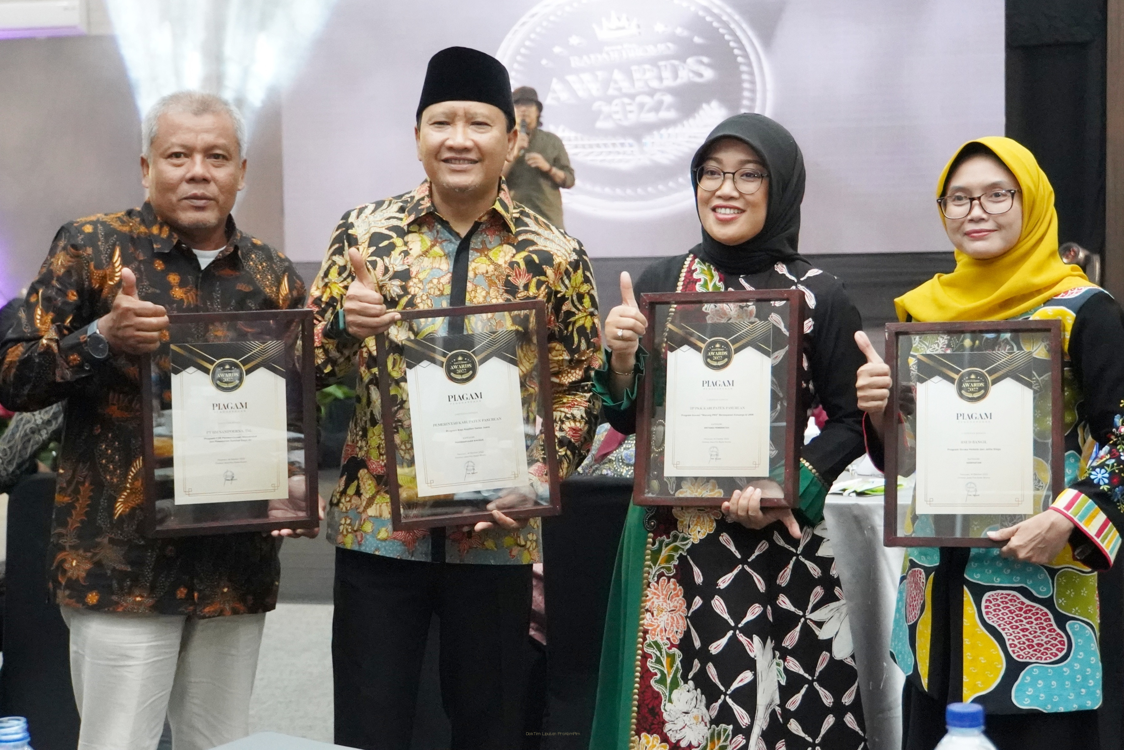 KOPI KAPITEN GETAS JUARA Antarkan Bupati Raih Radar Bromo Awards 2022