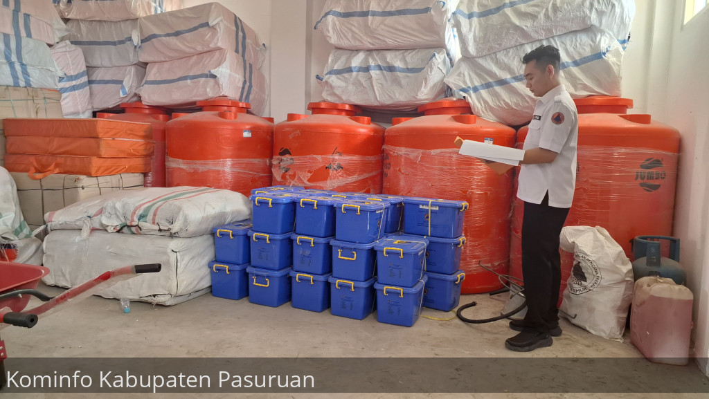 Kabupaten Pasuruan Terima Bantuan 50 Tandon Air, 300 Jerigen dan 40 Tandon Lipat
