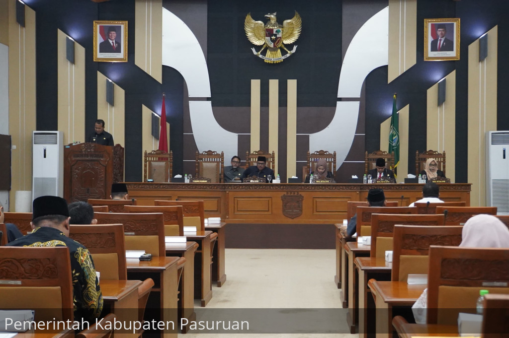 Pj Bupati Nurkholis Sampaikan Nota Pengantar Raperda APBD Tahun 2025