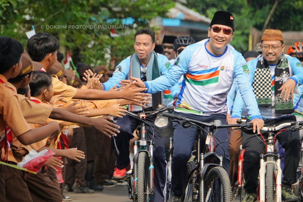 Budayakan Pola Hidup Sehat Dengan Berolahraga, Bupati Kembali Pimpin Gowes Santri