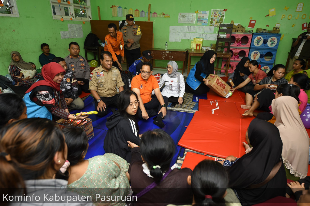 Pj Gubernur Adhy Karyono Tegaskan Pemprov Jatim Siap Relokasi Warga Terdampak Bencana Tanah Bergerak di Dusun Sempu