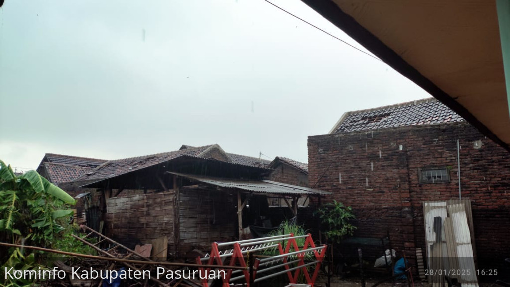 Puluhan Rumah Warga Desa Tambakan Rusak Diterjang Angin Puting Beliung