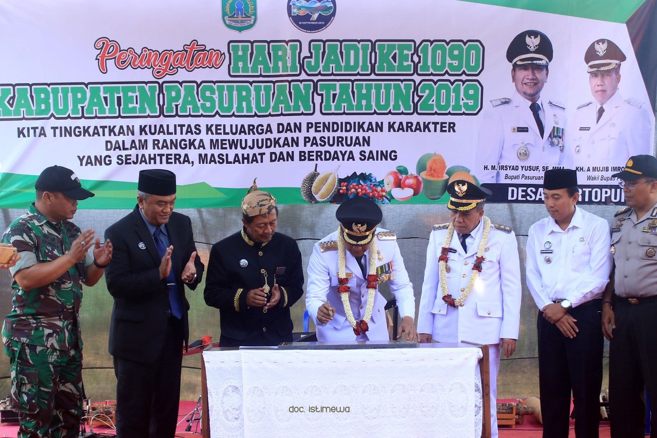 Bupati Irsyad Yusuf Resmikan Balai Desa Martopuro