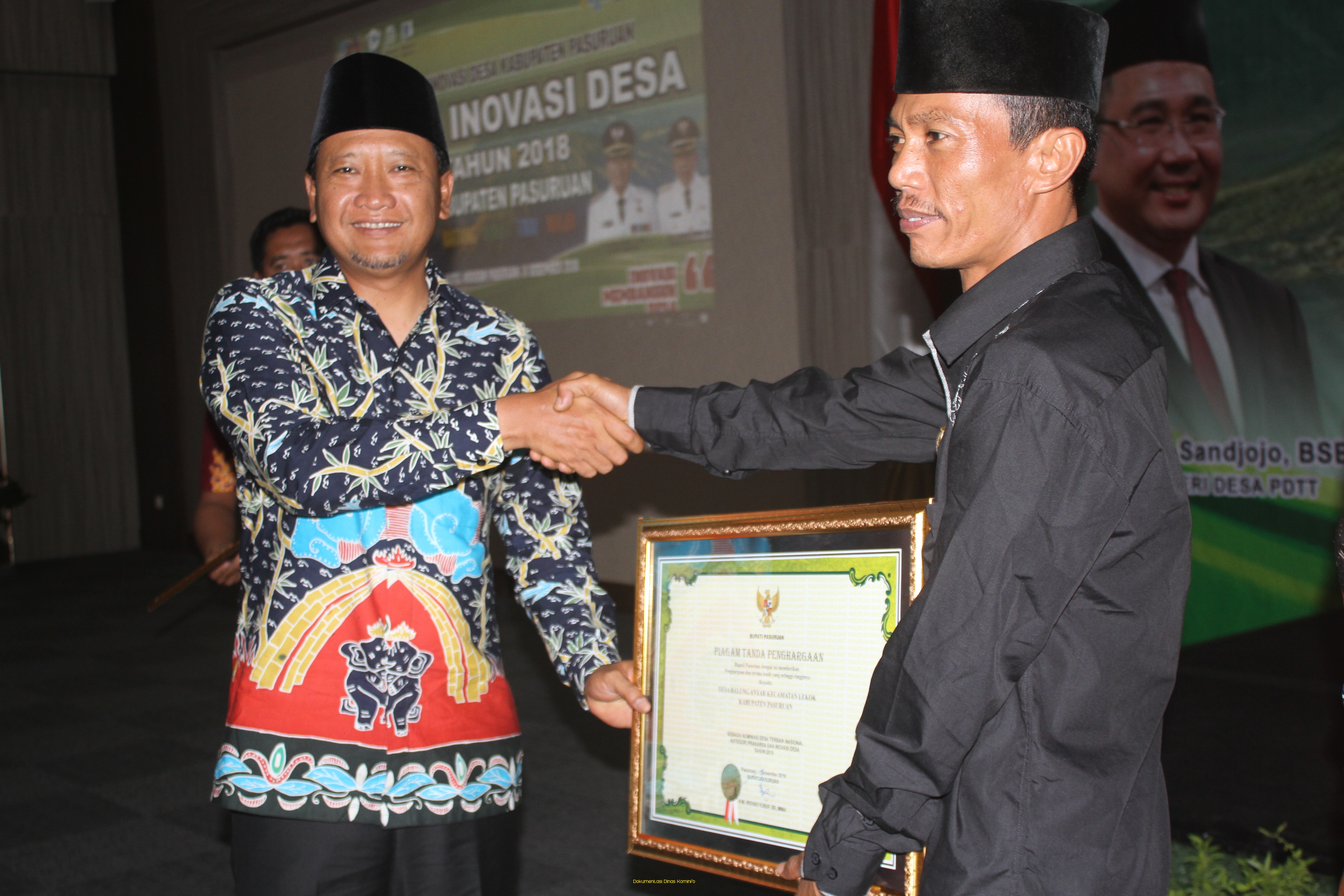 Gelar Bursa Inovasi Desa, Bupati Irsyad Yusuf Beri Penghargaan Untuk Desa Balunganyar dan Desa Purwodadi sebagai Desa Inovatif 2018