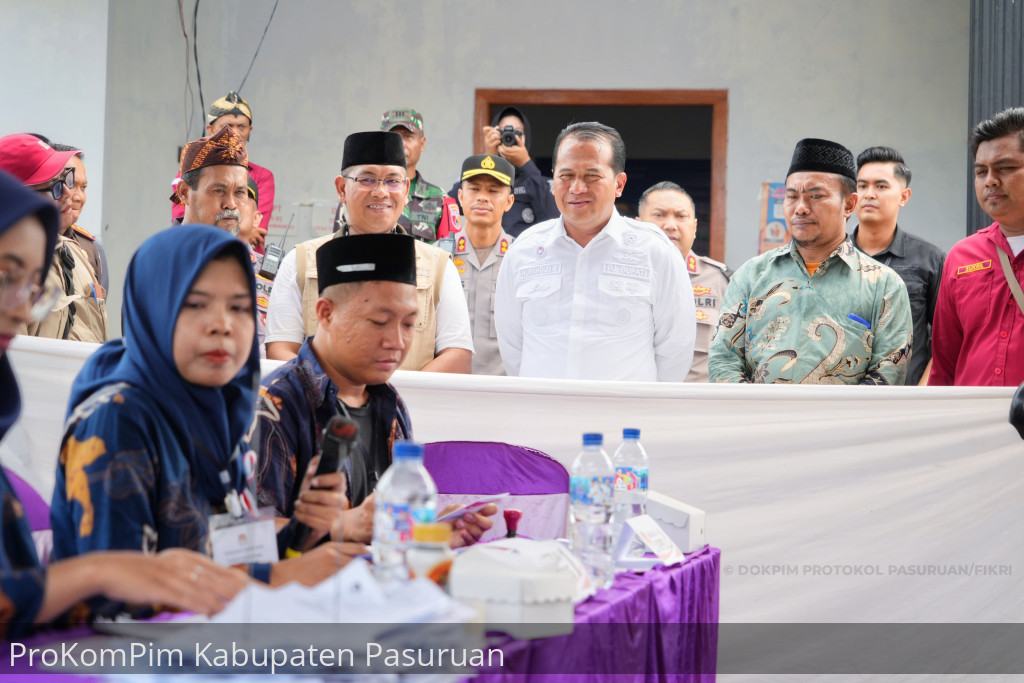 Monitoring Pemungutan Suara Pilkada Serentak 2024, Pj. Bupati Nurkholis Apresiasi Partisipasi Aktif Masyarakat dan Petugas PAM TPS