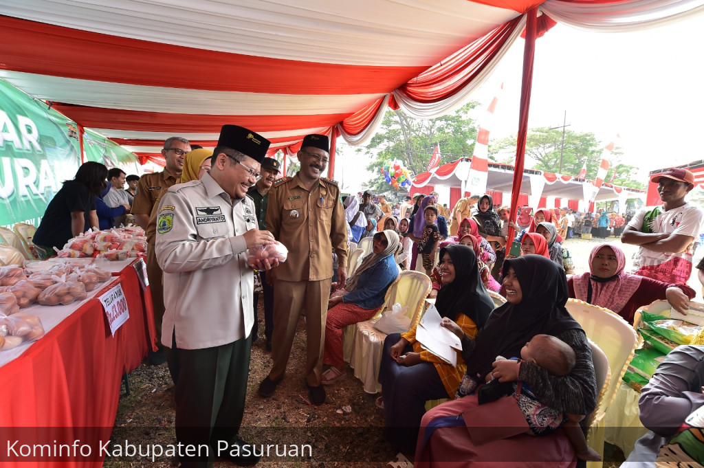 Pj Bupati Pasuruan, Andriyanto Buka Pasar Murah Pemprov Jatim Prioritas Warga Miskin