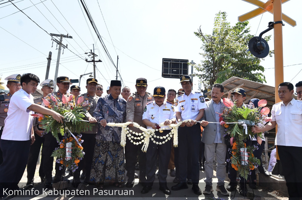 Launching Operasional 5 Palang Pintu Perlintasan Sebidang. Pj Bupati Andriyanto Ajak Masyarakat Gelorakan Tagline BERTEMAN