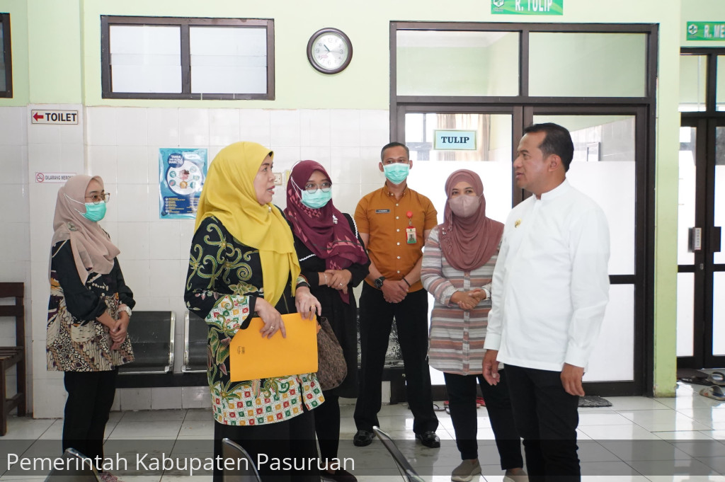 Tiba-Tiba Mampir. Cara Pj Bupati Nurkholis Cek Standart Pelayanan Publik Kecamatan Hingga Puskesmas