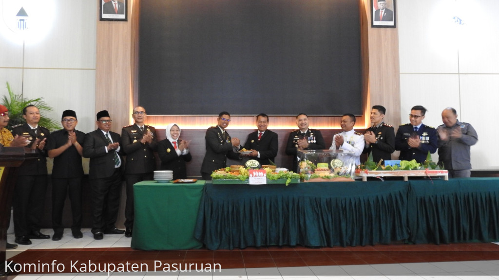 HUT TNI ke 79. Pj Bupati Nurkholis : Semoga TNI Semakin Kuat, Tangguh dan Profesional
