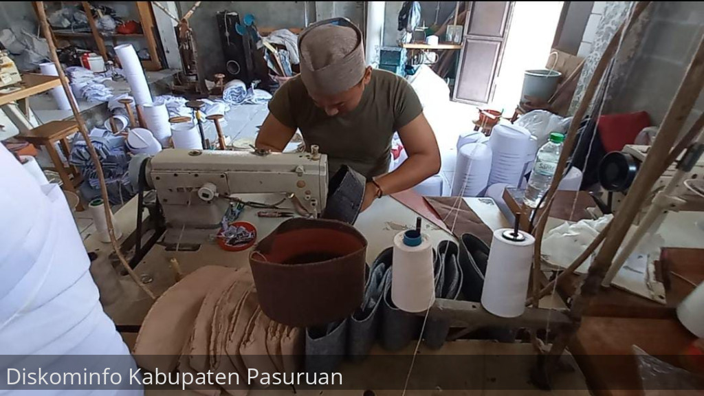 Peci Goni Warga Pohjentrek Laris Jadi Souvenir Haji