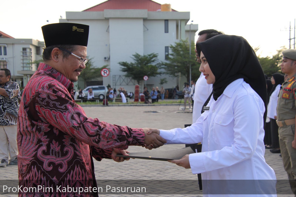 Pj. Bupati Pasuruan Stimuli Tenaga Pendidik Penerima SK Pengangkatan PPPK Agar Selalu Adaptif Terhadap Perkembangan Teknologi Digital