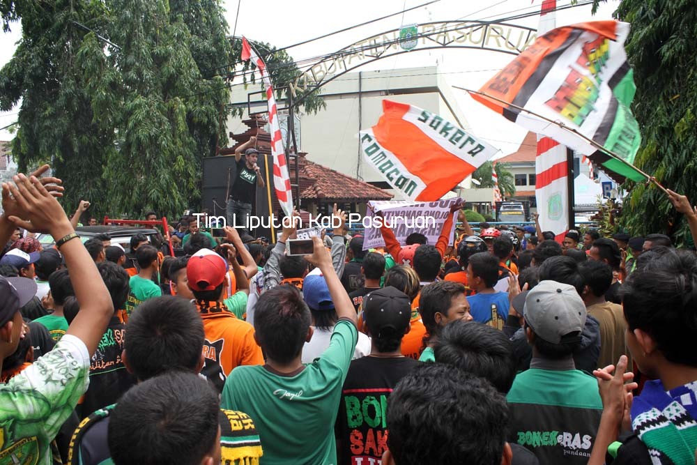 RIBUAN SAKERA MANIA BERDEMO, TUNTUT BANGKITKAN LAGI PERSEKABPAS