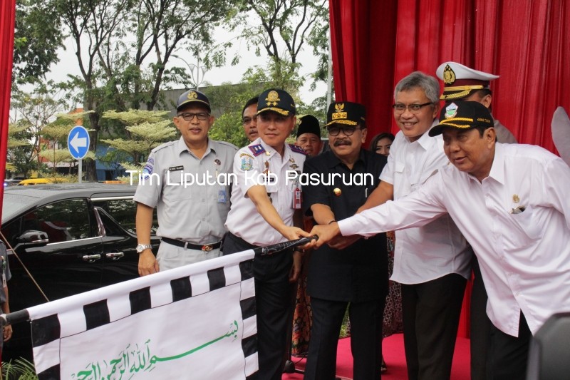 Gubernur Berangkatkan Bus Mudik Gratis