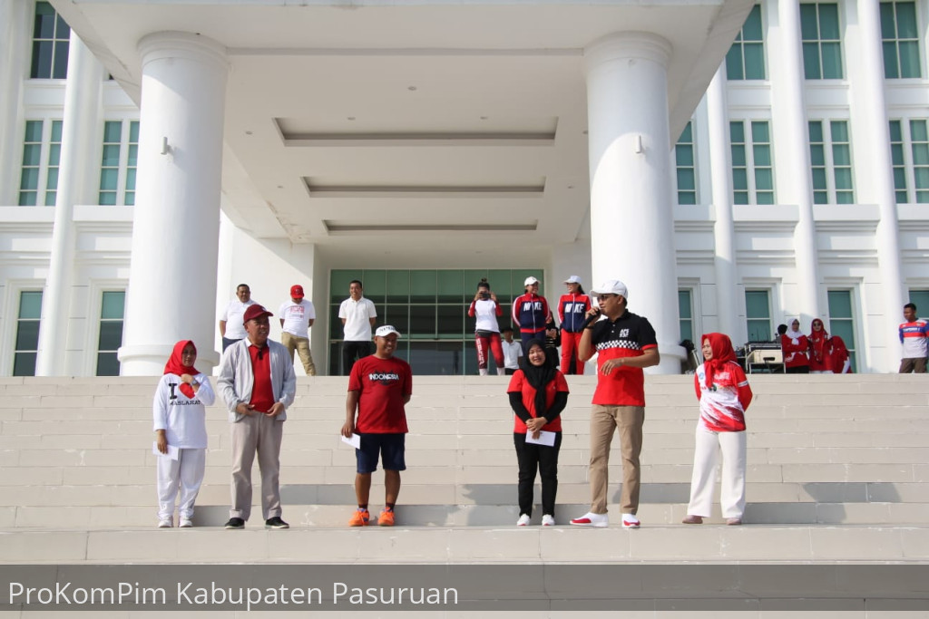 Senam Bersama, Bupati Irsyad Yusuf Bagi-Bagi Rejeki Untuk Peserta Paling Semangat