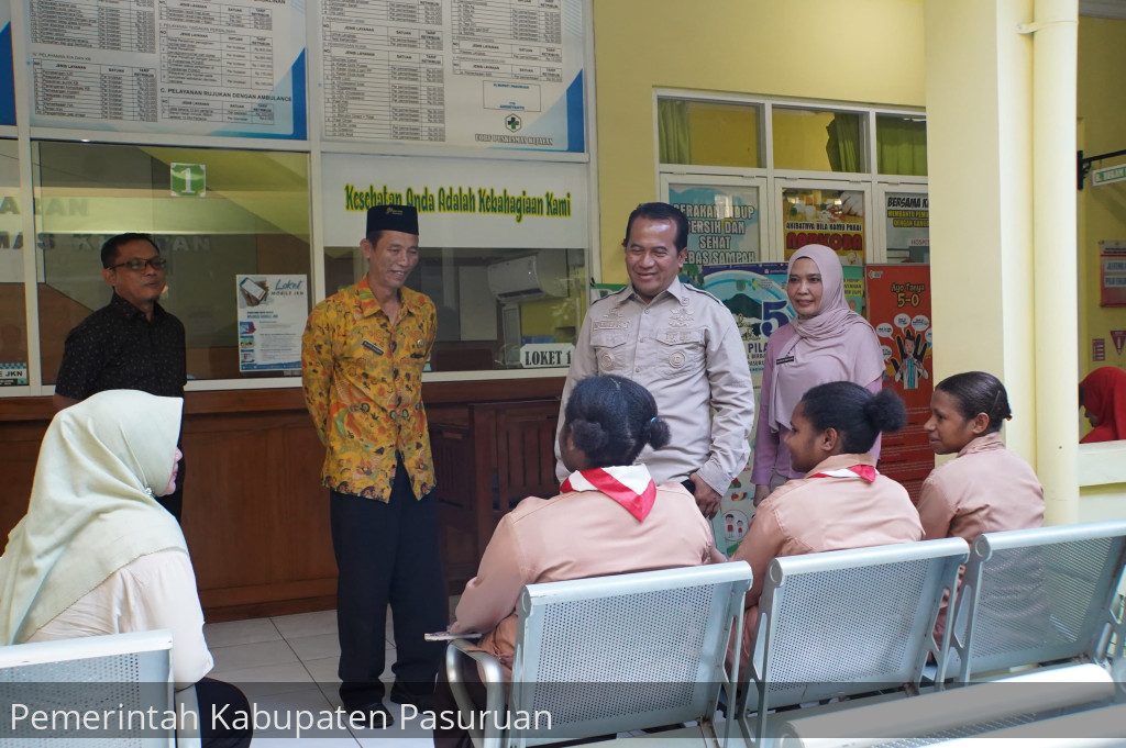 Pj Bupati Nurkholis Kunjungi Kantor Kecamatan Kejayan dan Puskesmas