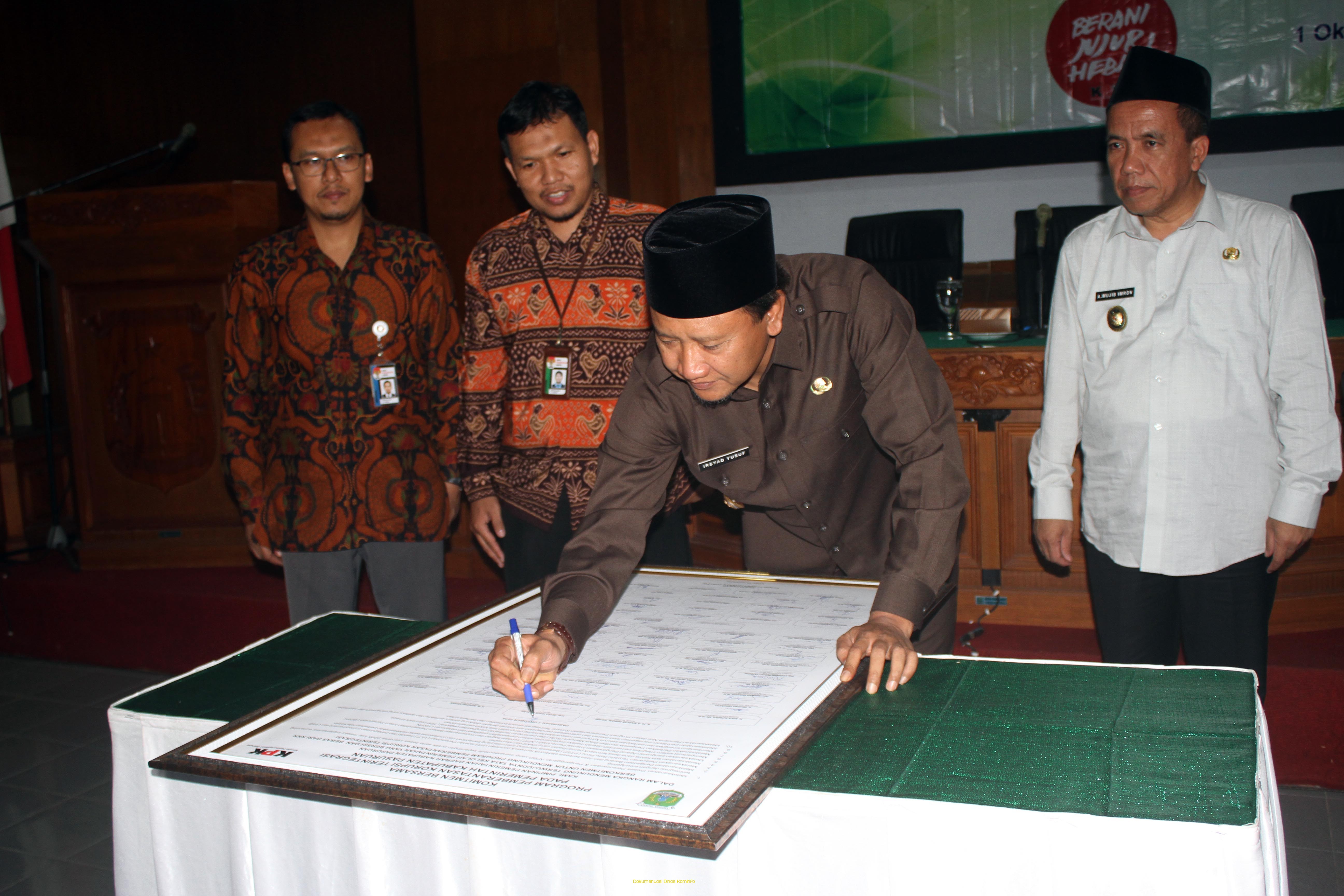 Seminggu Dilantik, Bupati Irsyad Yusuf dan KPK Tandatangani Komitmen Bersama Perangi Korupsi 