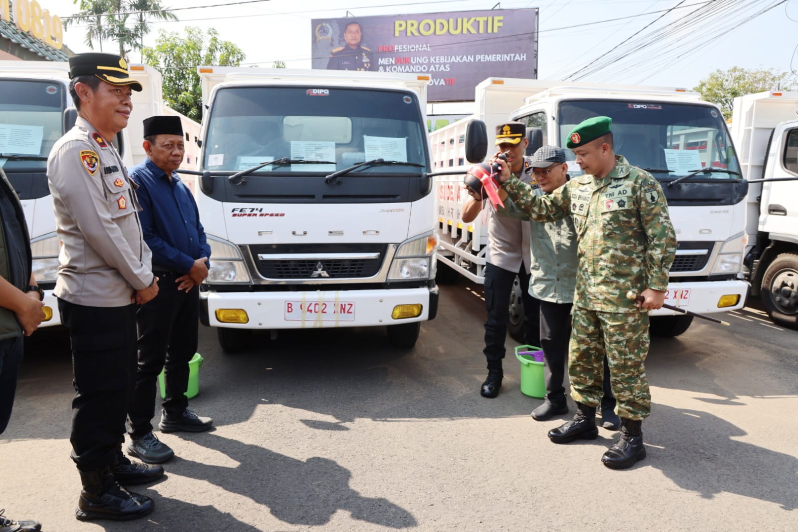 Sampul untuk Penyerahan Simbolis dan Pelepasan Kendaraan Truk Operasional Koperasi Desa/Kelurahan Merah Putih