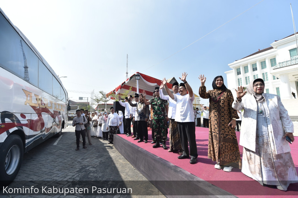 Hari Ini, 1095 CJH Kabupaten Pasuruan Diberangkatkan ke Asrama Haji Sukolilo