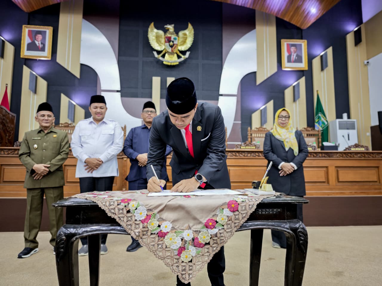 Sampul untuk Pengesahan RAPERDA APBD Kabupaten Pasuruan Tahun 2026 Menjadi PERDA