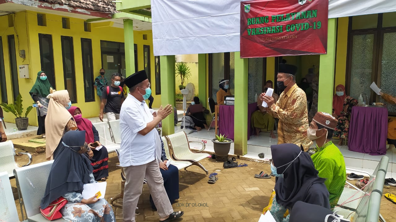 Wakil Bupati Pasuruan, Gus Mujib Imron Pantau Vaksinasi Covid-19 untuk Guru TPQ dan Madin