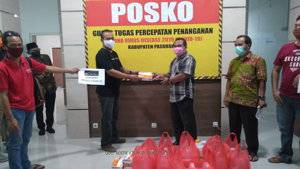 Komunitas Toyota Our Wish Chapter Jawa Timur Beri Bantuan Hand Sanitizer dan Handscon