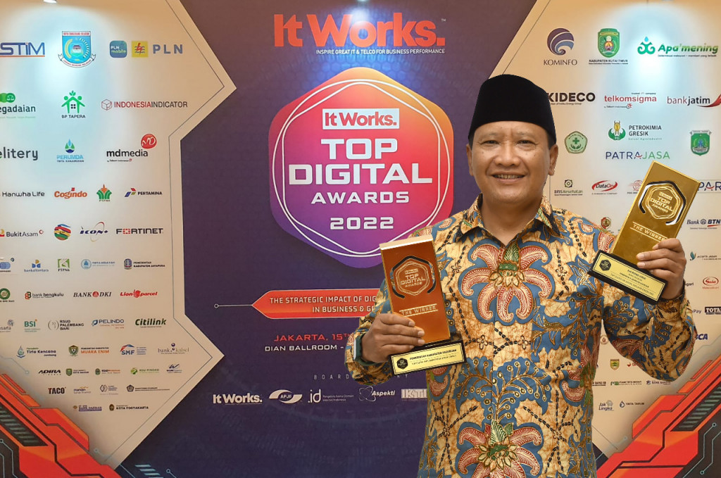 Raih 2 Penghargaan, Bupati Irsyad Yusuf Berpredikat Top Leader on Digital Implementation 2022