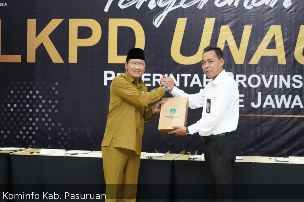 Bupati Irsyad Yusuf Serahkan LKPD Unaudited Tahun Anggaran 2022 ke BPK