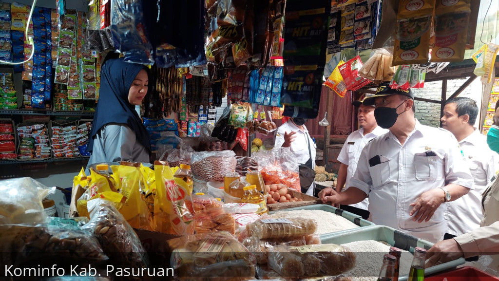 Pastikan Stok Bahan Pokok Cukup, Disperindag Kabupaten Pasuruan Sidak Pasar Tradisional