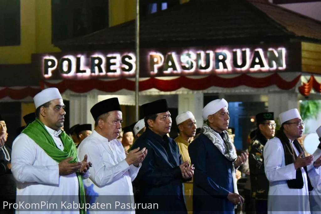 Wujud Sinergitas Dalam Menjaga Sitkamtibmas, Wakil Bupati Pasuruan Berpartisipasi Aktif Dalam Sholawat Kemerdekaan Polres Pasuruan