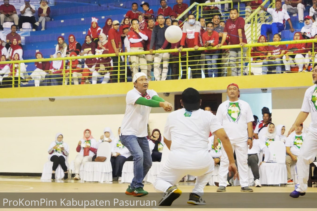 Gus Irsyad Sumbang Kemenangan 2-1 Lomba Voli Peringati HUT RI dan Hari Jadi
