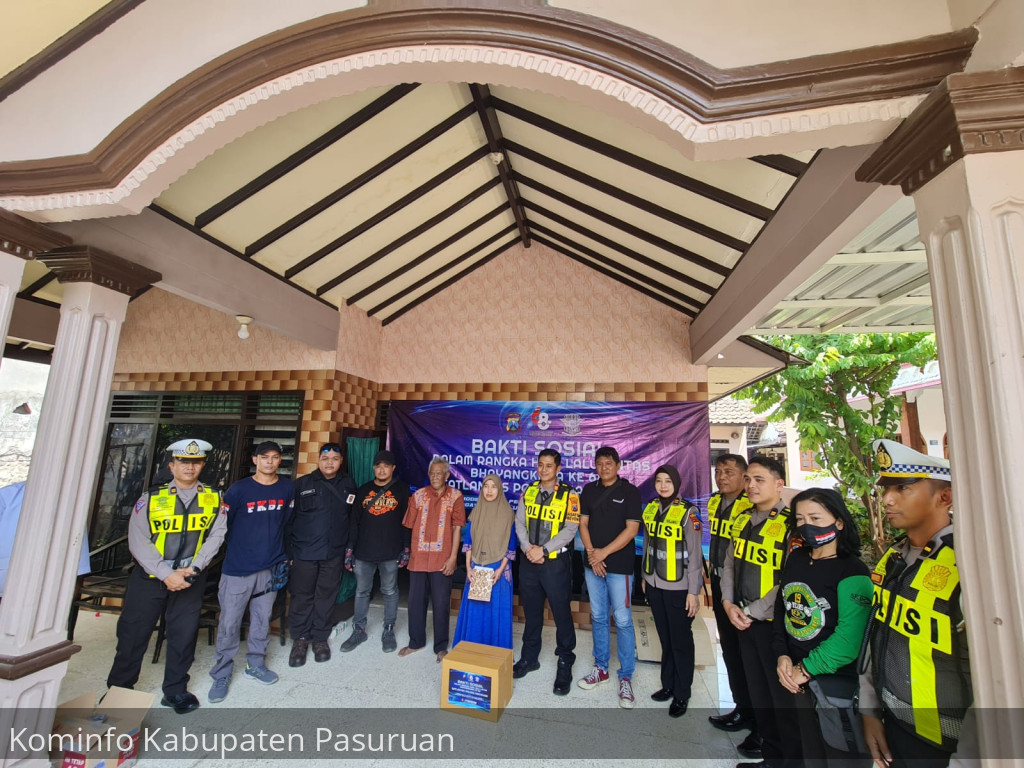 Satlantas Polres Pasuruan dan PWI Kunjungi Korban Kecelakaan di Jalur Pantura