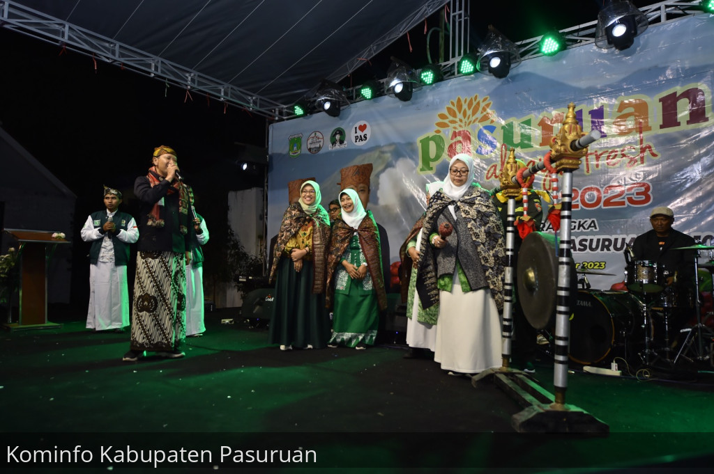 Ketua Umum Fatayat NU Borong Produk Unggulan Kabupaten Pasuruan