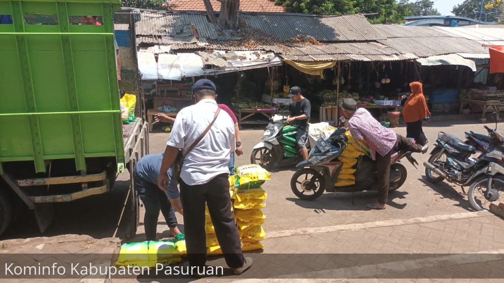 56 Ton Beras Medium Untuk Operasi Pasar Beras Murah di Kabupaten Pasuruan