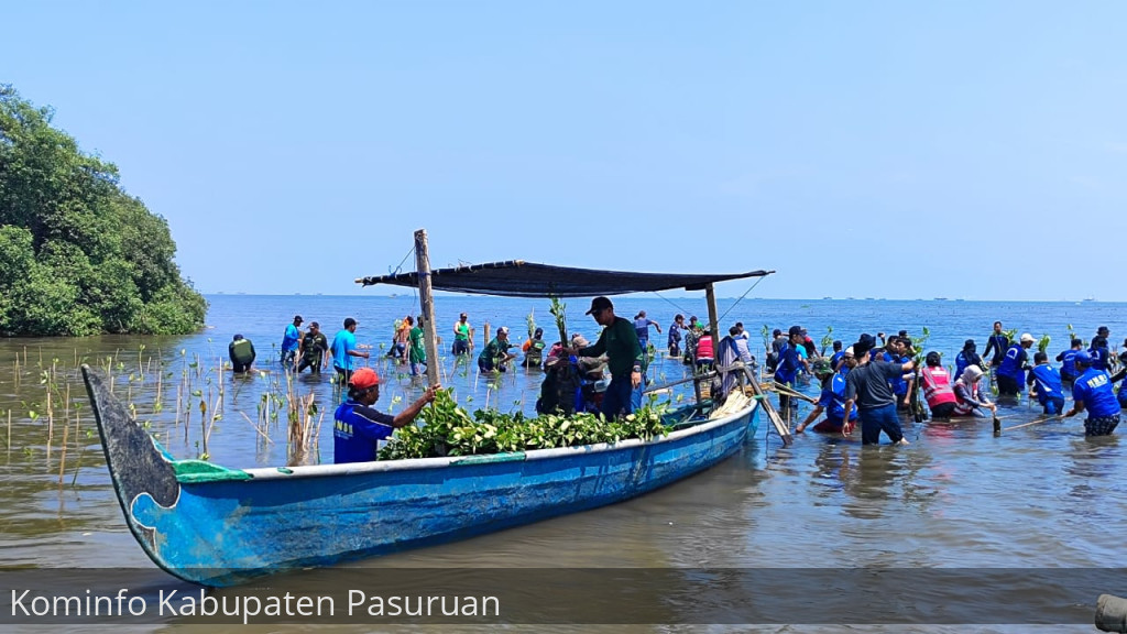 Rayakan Hari Santri, Ratusan Relawan Tanam 10.000 Mangrove