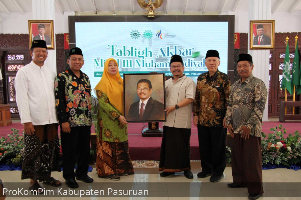 Tabligh Akbar Milad Muhammadiyah ke-111, Pj. Bupati Pasuruan Ajak Kader Muhammadiyah Lebih Kreatif Manfaatkan Revolusi Digital 5.0 Untuk Kemaslahatan Umat