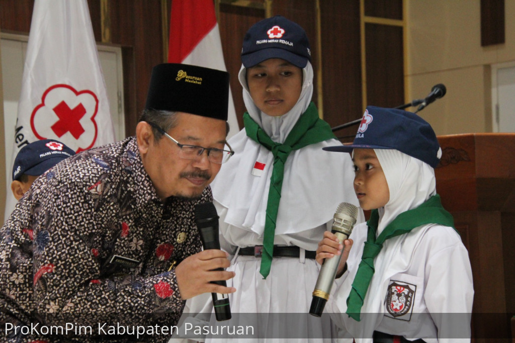 Kukuhkan Unit PMR Sekolah se-Kabupaten Pasuruan, Pj. Bupati Andriyanto Ajak Generasi Muda Lebih Peduli Kepada Sesama