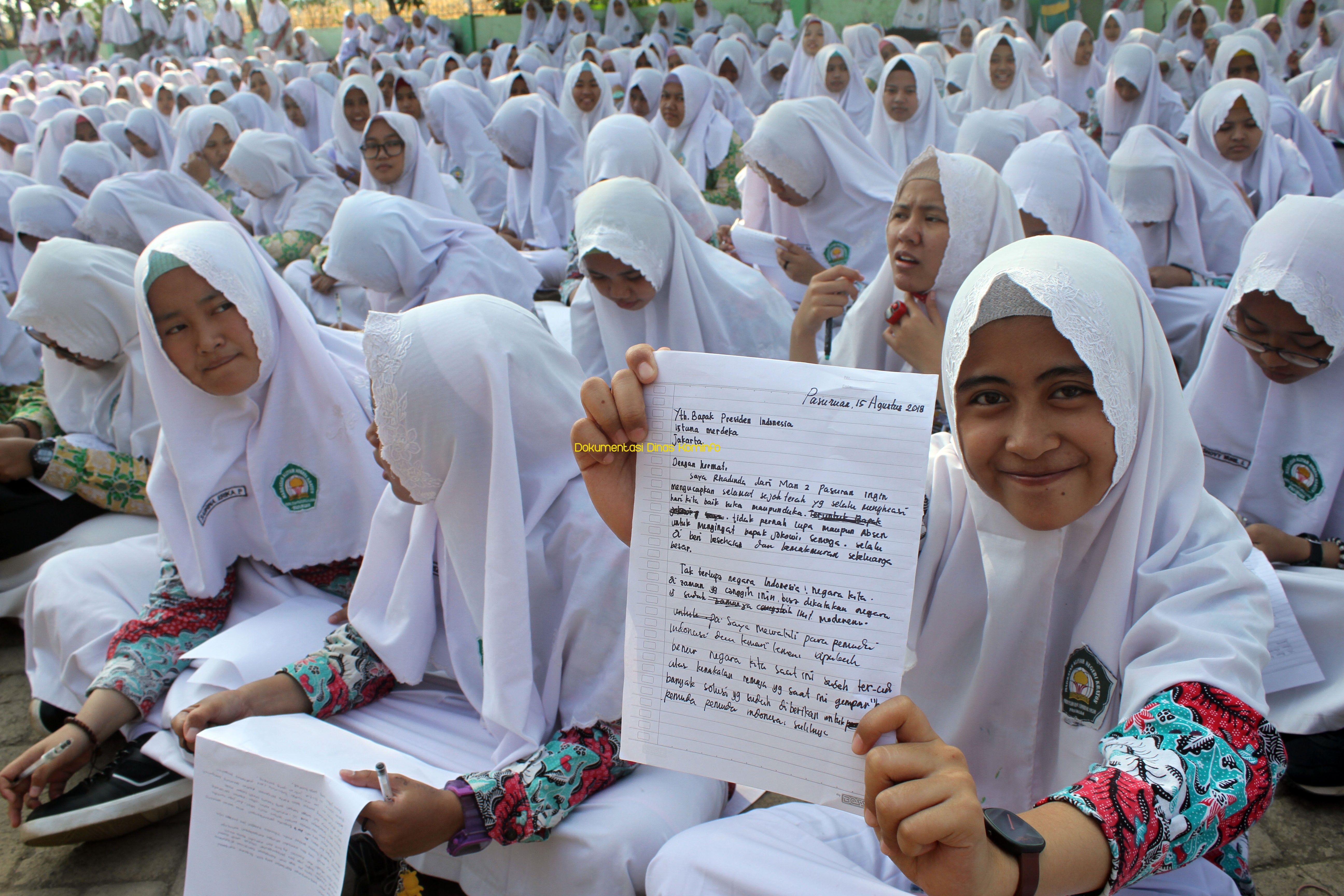 Ratusan Pelajar MAN 2 Pasuruan Curhat ke Presiden Jokowi Lewat Surat 