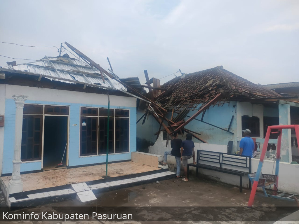 18 Rumah Warga di 3 Kecamatan Rusak Dihantam Angin Puting Beliung. BPBD Himbau Warga Tingkatkan Kewaspadaan