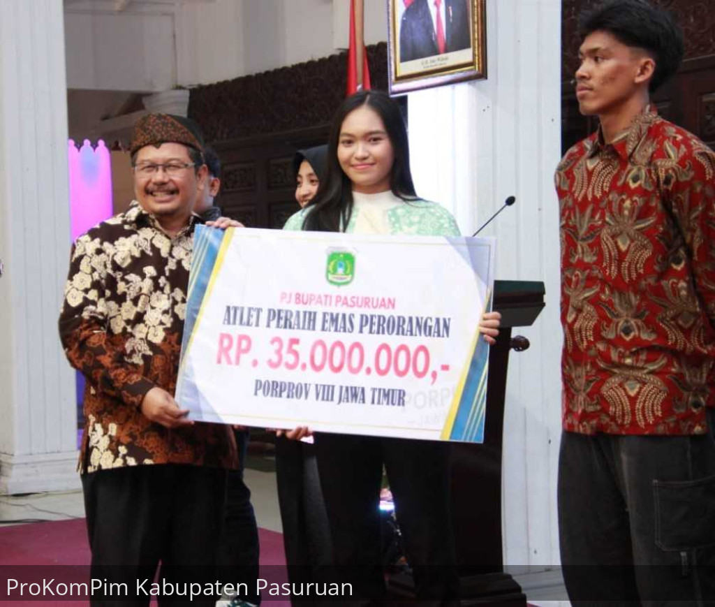 Serahkan Hadiah PORPROV ke-VIII Jatim Tahun 2023, Pj. Bupati Andriyanto Ungkapkan Rasa Bangganya Atas Prestasi Atlet dan Pelatih