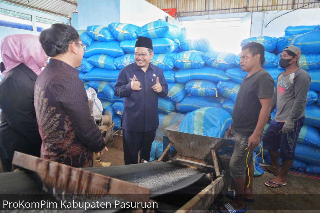 Resmikan Gudang Garam Rakyat di Raci, Pj. Bupati Andriyanto Optimis Akan Tingkatkan Kesejahteraan Petambak Garam