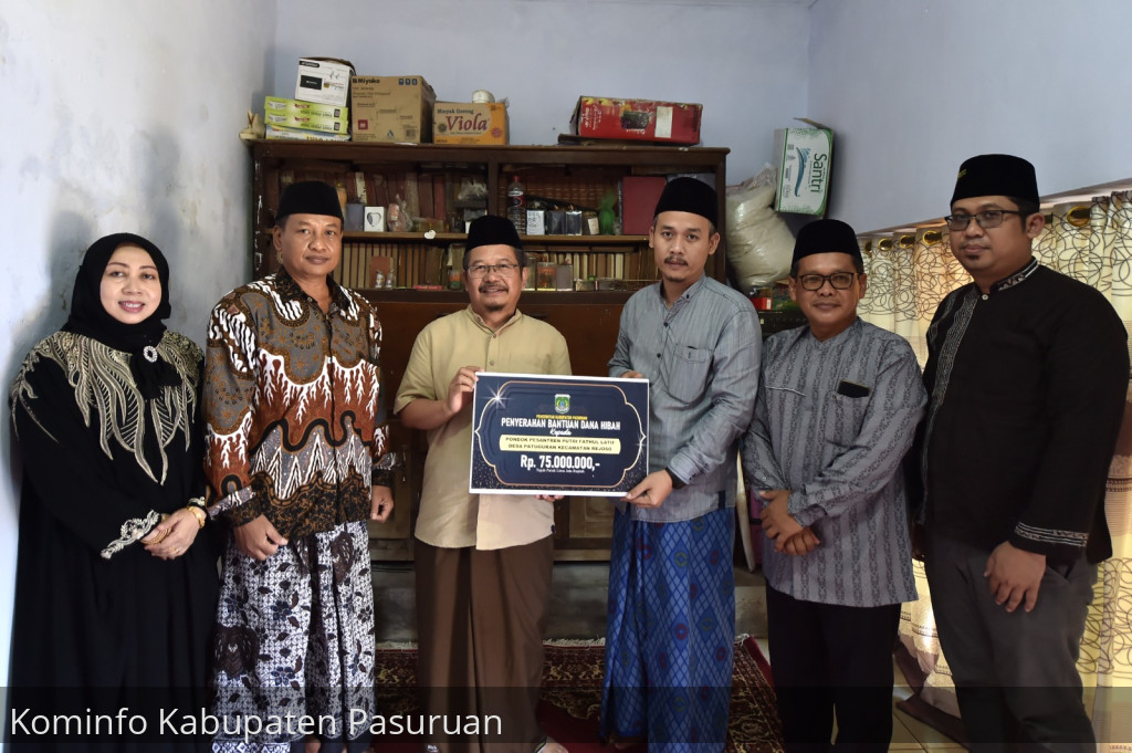 Sowan Ke Ponpes Fathul Latif, Pj Bupati Andriyanto Serahkan Bantuan Hibah Rp 75 juta