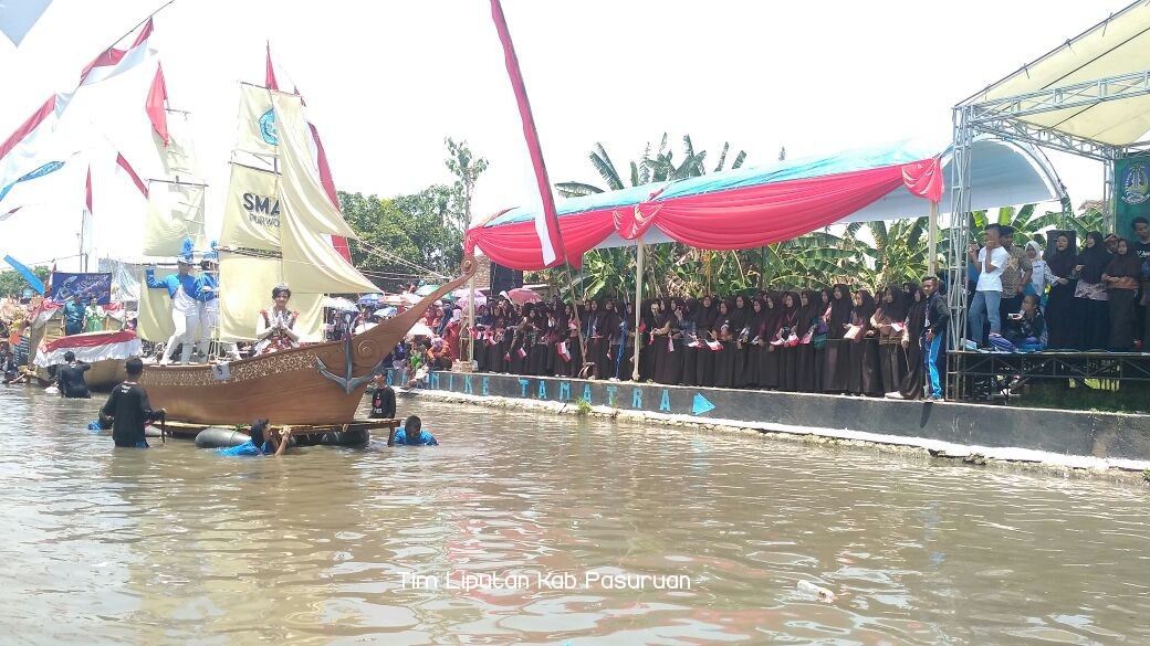 Usung Tema Jalesveva Jayamahe, SMAN I Kejayan Sukses Gelar Fashion on the River