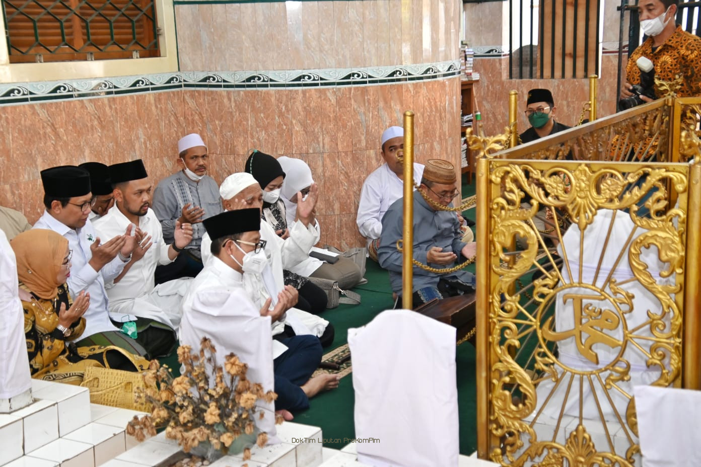 Menteri Halim Iskandar dan Wakil Ketua DPR RI, Cak Imin Ziarah ke Makam Ulama Pasuruan
