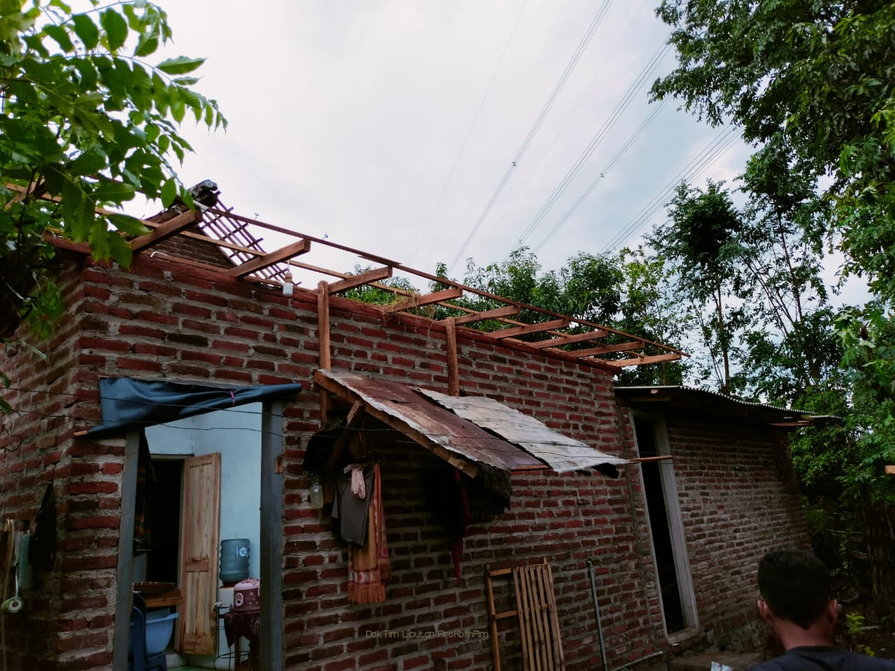 104 Rumah Warga di Kecamatan Sukorejo Rusak Dihantam Angin Puting Beliung 